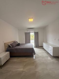 Casa Alto Padrão no Condomínio Parque do Jacuípe com 4 Suítes, Piscina e 270m² em Terreno de 500m².