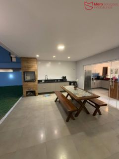 Casa Alto Padrão no Condomínio Parque do Jacuípe com 4 Suítes, Piscina e 270m² em Terreno de 500m².