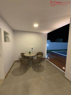 Casa Alto Padrão no Condomínio Parque do Jacuípe com 4 Suítes, Piscina e 270m² em Terreno de 500m².