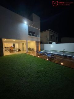 Casa Alto Padrão no Condomínio Parque do Jacuípe com 4 Suítes, Piscina e 270m² em Terreno de 500m².