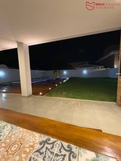 Casa Alto Padrão no Condomínio Parque do Jacuípe com 4 Suítes, Piscina e 270m² em Terreno de 500m².