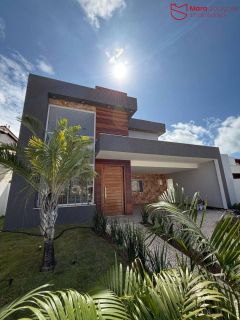 Casa Alto Padrão no Condomínio Parque do Jacuípe com 4 Suítes, Piscina e 270m² em Terreno de 500m².