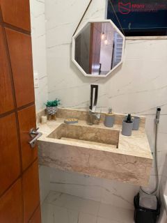 Casa Alto Padrão no Condomínio Parque do Jacuípe com 4 Suítes, Piscina e 270m² em Terreno de 500m².