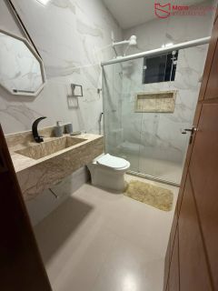 Casa Alto Padrão no Condomínio Parque do Jacuípe com 4 Suítes, Piscina e 270m² em Terreno de 500m².