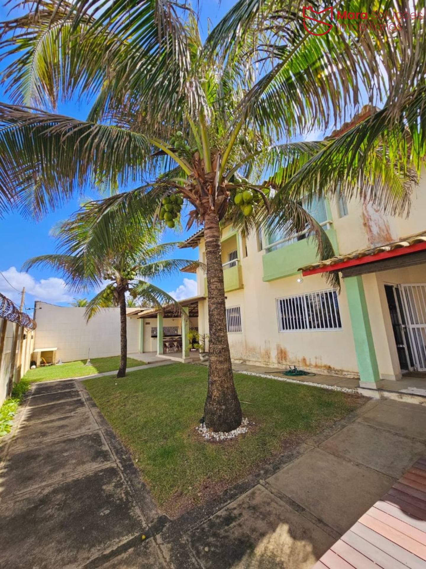 Casa duplex mobiliada  para locação  em ipitanga - frente mar.