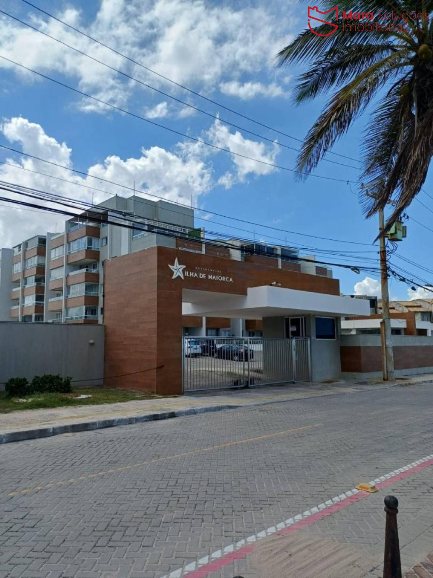 Apartamento a poucos metros da praia com vista mar no Praia do Flamengo – 2/4 com suíte, 68m², todo climatizado, 2 vagas e porteira fechada – pronto para morar!