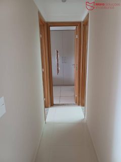 Apartamento a poucos metros da praia com vista mar no Praia do Flamengo – 2/4 com suíte, 68m², todo climatizado, 2 vagas e porteira fechada – pronto para morar!