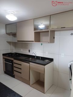 Apartamento a poucos metros da praia com vista mar no Praia do Flamengo – 2/4 com suíte, 68m², todo climatizado, 2 vagas e porteira fechada – pronto para morar!