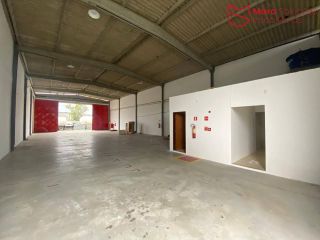 GALPÃO NOVO PARA LOCAÇÃO EM ABRANTES | 380m² | PÉ DIREITO ALTO | EXCELENTE LOCALIZAÇÃO