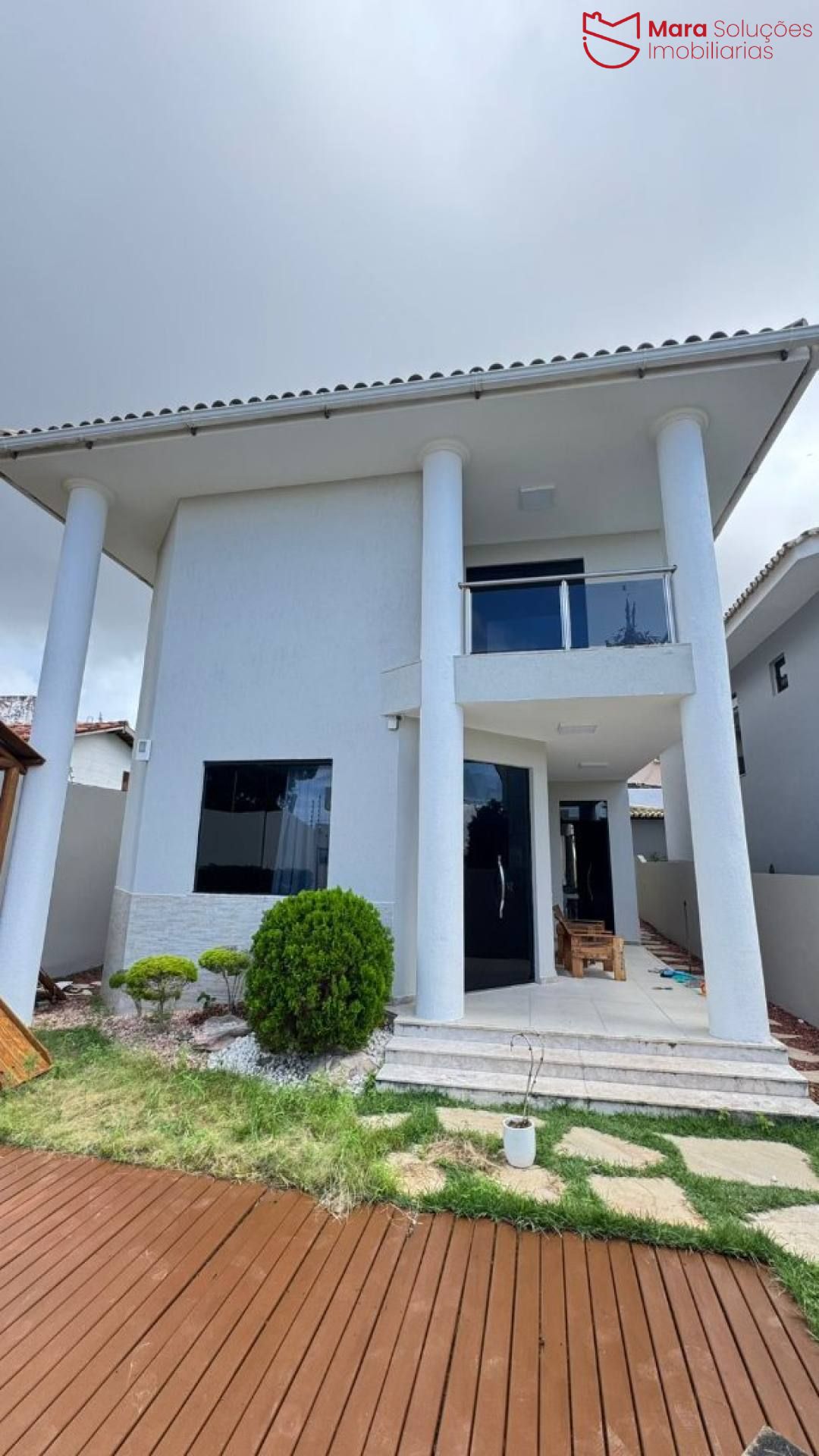 CASA DE ALTO PADRÃO PARA LOCAÇÃO – BURAQUINHO  Exclusividade, conforto e liberdade em uma das melhores regiões de Lauro de Freitas.