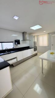 CASA DE ALTO PADRÃO PARA LOCAÇÃO – BURAQUINHO  Exclusividade, conforto e liberdade em uma das melhores regiões de Lauro de Freitas.