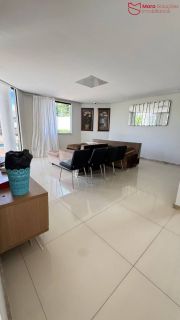 CASA DE ALTO PADRÃO PARA LOCAÇÃO – BURAQUINHO  Exclusividade, conforto e liberdade em uma das melhores regiões de Lauro de Freitas.