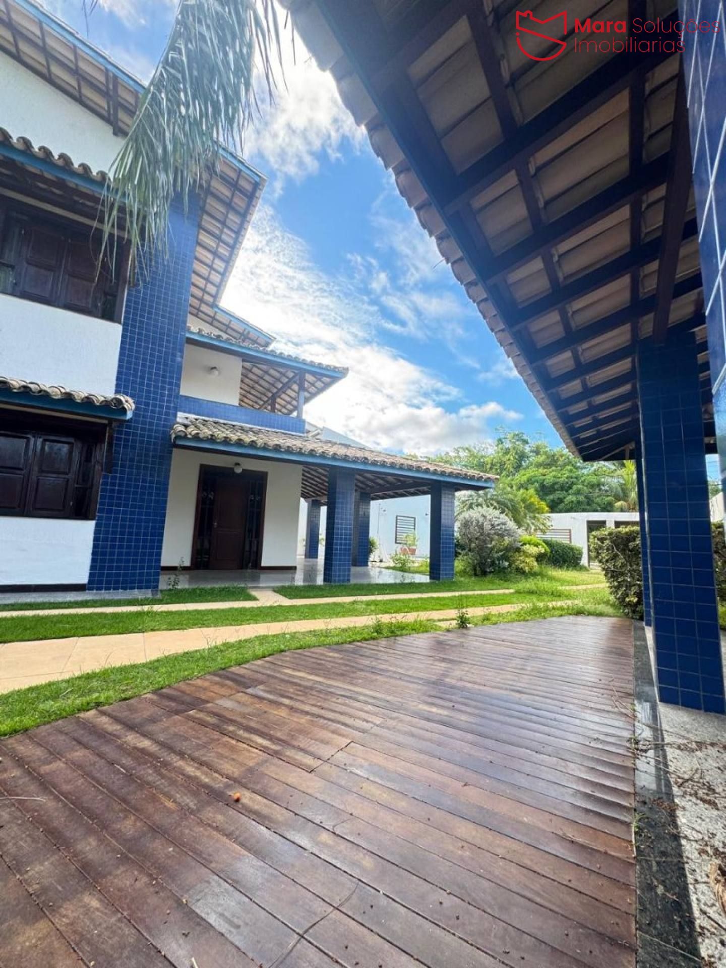Casa de alto padrão em Vilas do Atlântico – localização privilegiada