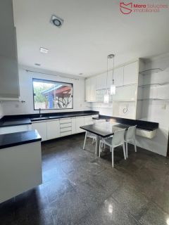 Casa de alto padrão em Vilas do Atlântico – localização privilegiada