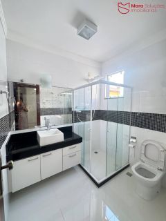 Casa de alto padrão em Vilas do Atlântico – localização privilegiada