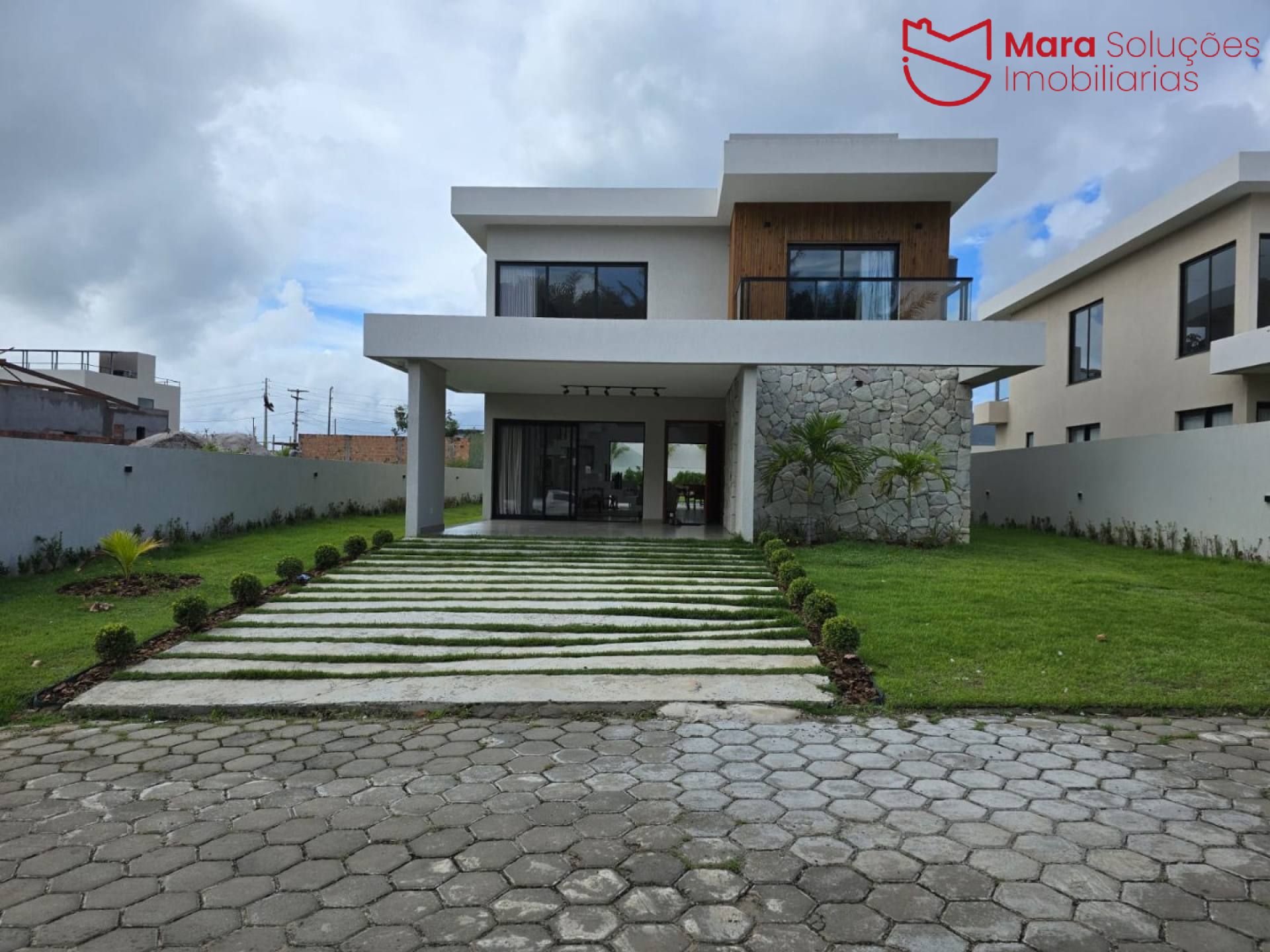 CASA NOVA EM GUARAJUBA | ALTO PADRÃO