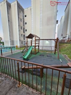 Apartamento 2/4 reformado com porcelanato no Parque Solar das Palmeiras