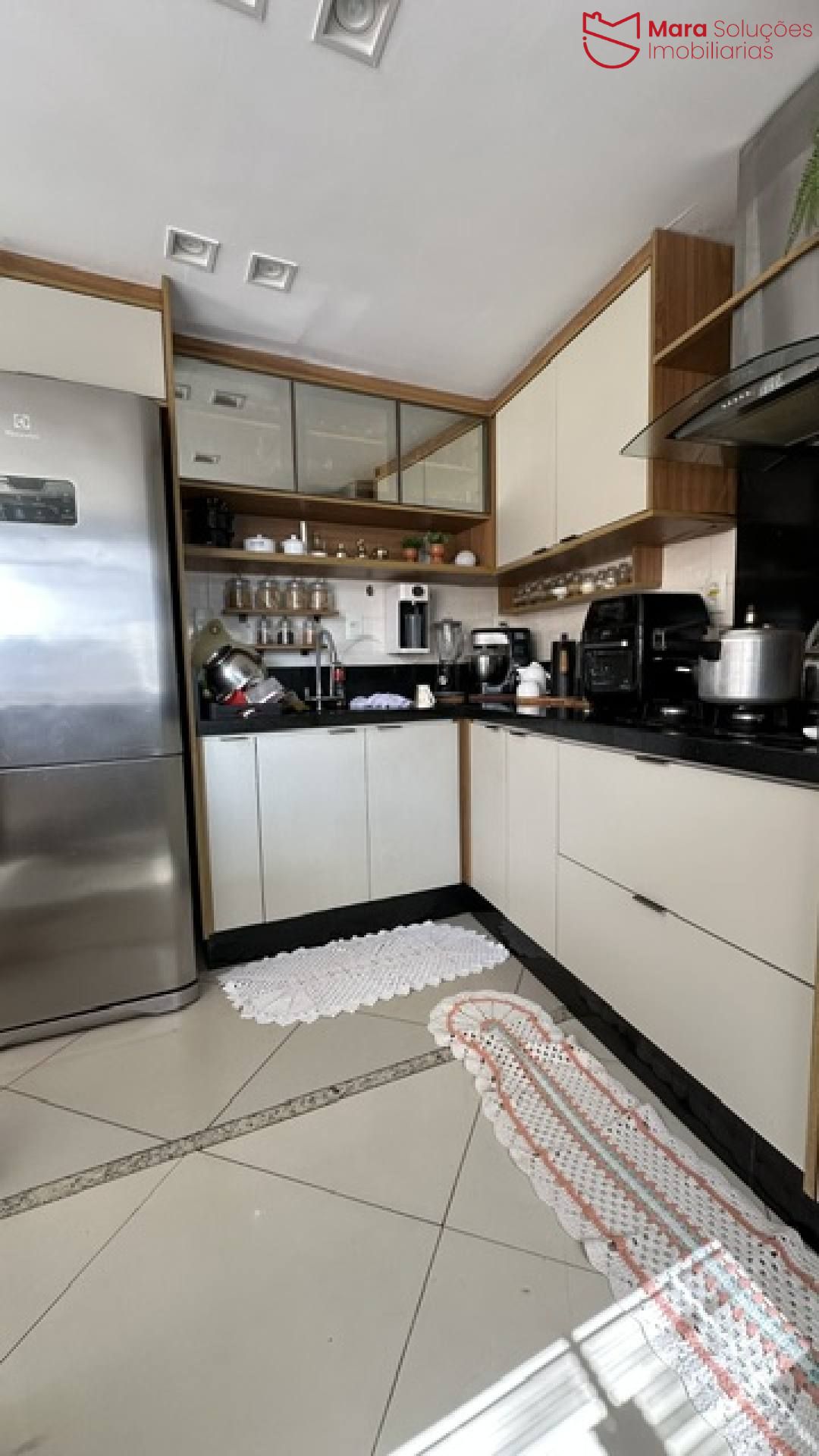 Casa Semimobiliada com 2 Suítes no Centro de Lauro de Freitas