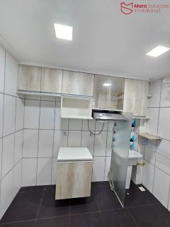 Apartamento 2/4 com planejados e porcelanato para aluguel no Parque Solar das Palmeiras.