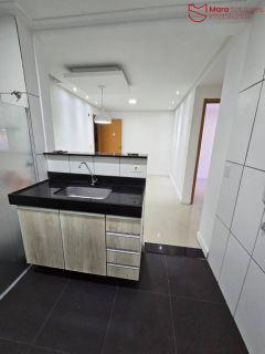 Apartamento 2/4 com planejados e porcelanato para aluguel no Parque Solar das Palmeiras.