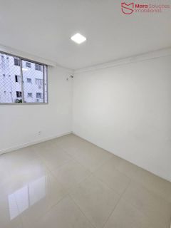 Apartamento 2/4 com planejados e porcelanato para aluguel no Parque Solar das Palmeiras.