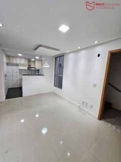 Apartamento 2/4 com planejados e porcelanato para aluguel no Parque Solar das Palmeiras.