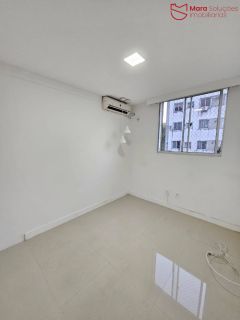 Apartamento 2/4 com planejados e porcelanato para aluguel no Parque Solar das Palmeiras.
