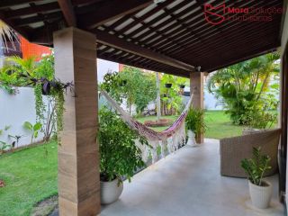 Casa recém reformada com excelente padrão de acabamento e ampla área de lazer.