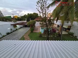 Casa recém reformada com excelente padrão de acabamento e ampla área de lazer.