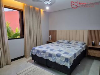 Casa recém reformada com excelente padrão de acabamento e ampla área de lazer.