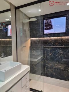 Casa recém reformada com excelente padrão de acabamento e ampla área de lazer.