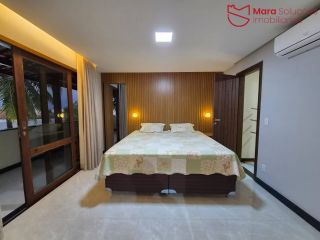 Casa recém reformada com excelente padrão de acabamento e ampla área de lazer.