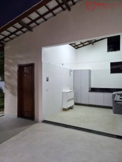 Casa recém reformada com excelente padrão de acabamento e ampla área de lazer.