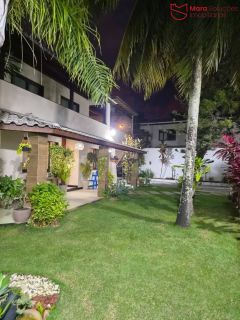 Casa recém reformada com excelente padrão de acabamento e ampla área de lazer.