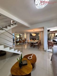 Casa á venda com 4/4 em Buraquinho | Churrasqueira | SPA | Energia solar.