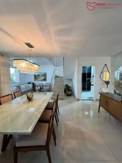 Casa á venda com 4/4 em Buraquinho | Churrasqueira | SPA | Energia solar.