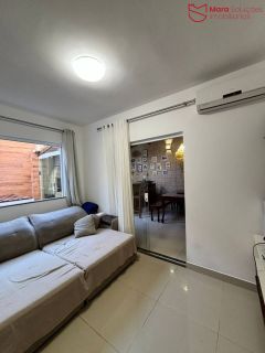Casa á venda com 4/4 em Buraquinho | Churrasqueira | SPA | Energia solar.