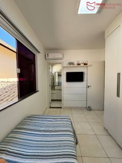 Casa á venda com 4/4 em Buraquinho | Churrasqueira | SPA | Energia solar.