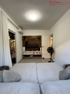 Casa á venda com 4/4 em Buraquinho | Churrasqueira | SPA | Energia solar.