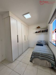 Casa á venda com 4/4 em Buraquinho | Churrasqueira | SPA | Energia solar.