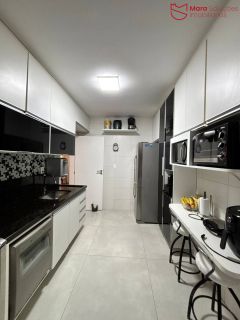 Casa á venda com 4/4 em Buraquinho | Churrasqueira | SPA | Energia solar.