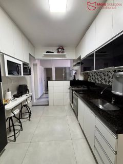 Casa á venda com 4/4 em Buraquinho | Churrasqueira | SPA | Energia solar.
