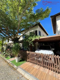 Casa á venda com 4/4 em Buraquinho | Churrasqueira | SPA | Energia solar.