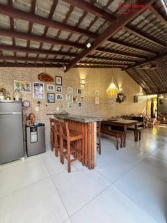 Casa á venda com 4/4 em Buraquinho | Churrasqueira | SPA | Energia solar.