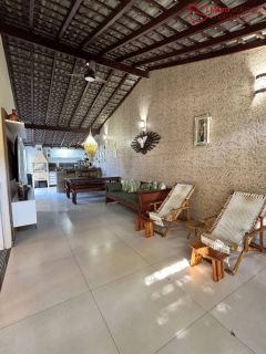 Casa á venda com 4/4 em Buraquinho | Churrasqueira | SPA | Energia solar.