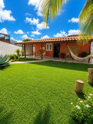 Excelente casa térrea de rua, totalmente solta, ampla, estruturada e pronta para financiamento.