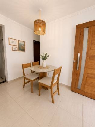 Excelente casa térrea de rua, totalmente solta, ampla, estruturada e pronta para financiamento.