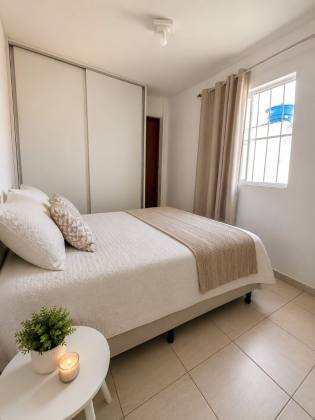 Excelente casa térrea de rua, totalmente solta, ampla, estruturada e pronta para financiamento.