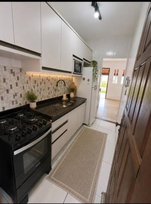 Excelente casa térrea de rua, totalmente solta, ampla, estruturada e pronta para financiamento.