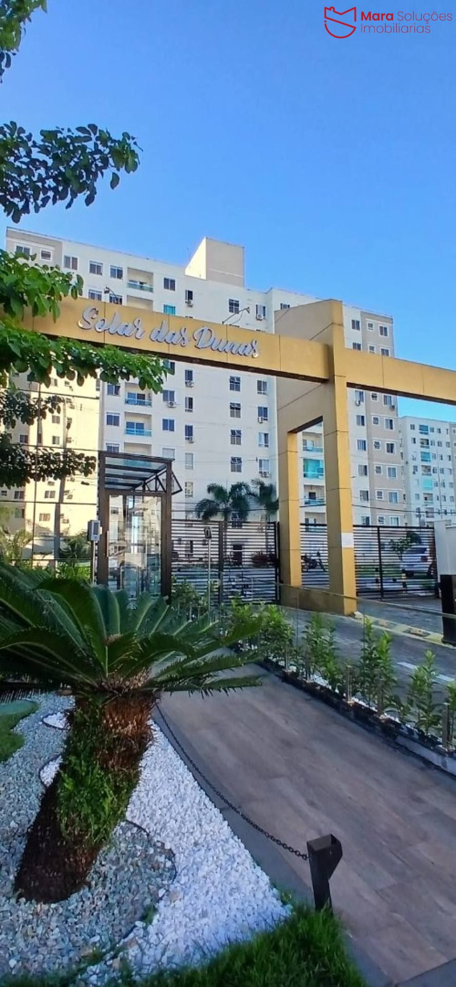 APARTAMENTO 2/4 REFORMADO E SEMI MOBILIADO À VENDA.